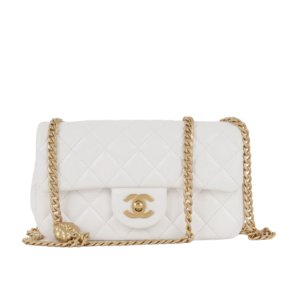 CHNL Lambskin Pearl Crush White Flap Leather Handbag with Gold Signature CC Buckle