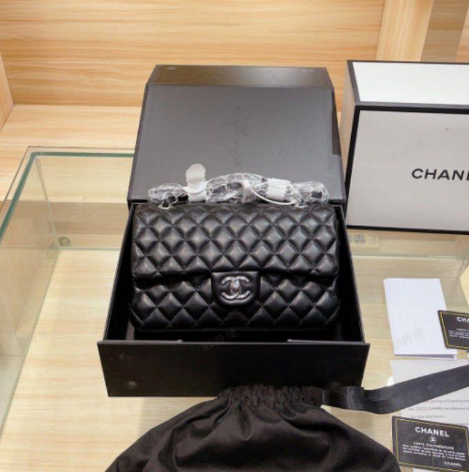 CHNL Classic Double Flap Black Leather Handbag with Silver Signature CC Closure Buckle