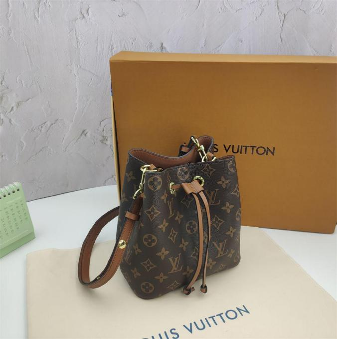 LV NéoNoé MM Monogram Canvas with Brown Leather Bucket Bag